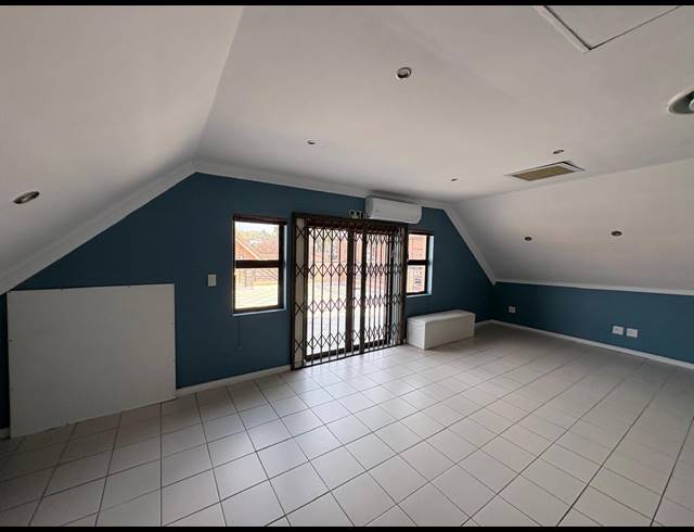 43M² OFFICE TO LET IN FOURWAYS